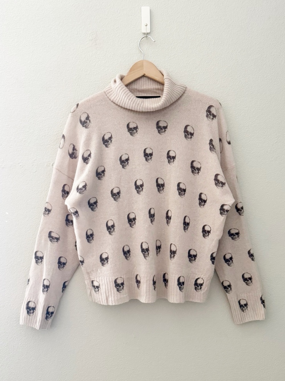 Skull Cashmere Vienna Turtleneck Sweater Large Pullover Skull Print Quiet Luxury - Picture 4 of 10